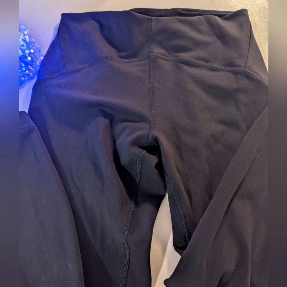 Lululemon Black Instill leggings size 8 25" inseam